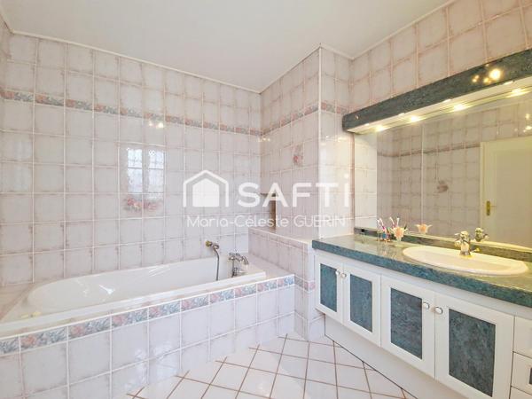 Authenticité et potentiel, une maison à réinventer dans un cadre idéal !