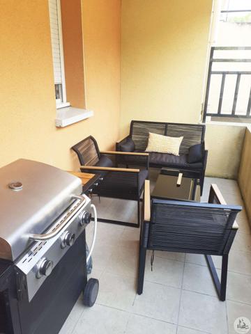 Appartement 2 chambres au calme commerces a pied.