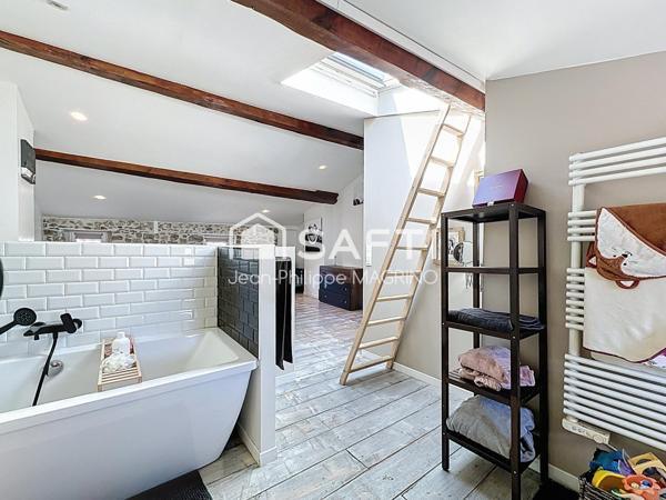 Maison en pierre rénovée 110 m² – 3 chambres – Suite parentale – Terrasse – Parking