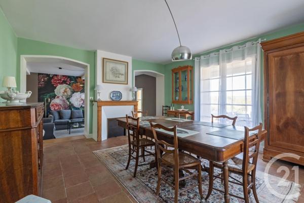 Maison à vendre  9 pièces - 215 m2 MONTANS - 81