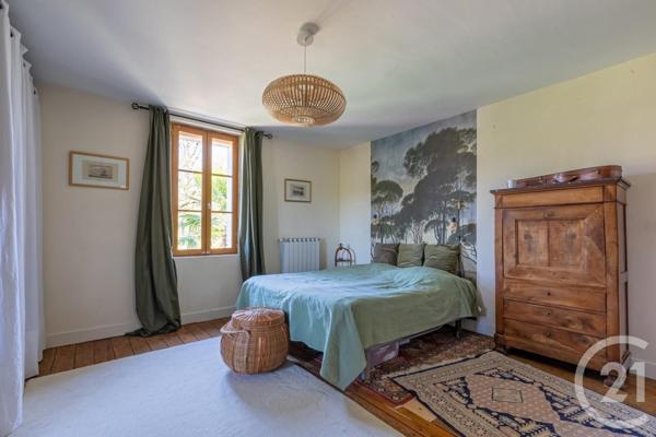 Maison à vendre  9 pièces - 215 m2 MONTANS - 81