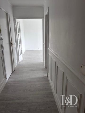 ENTIEREMENT RENOVE ET TRES LUMINEUX AVEC BALCON