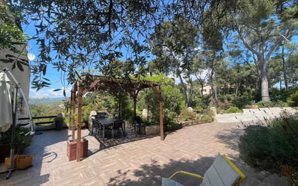 Maison à vendre    7 pièces • 240 m2 La Seyne-sur-Mer