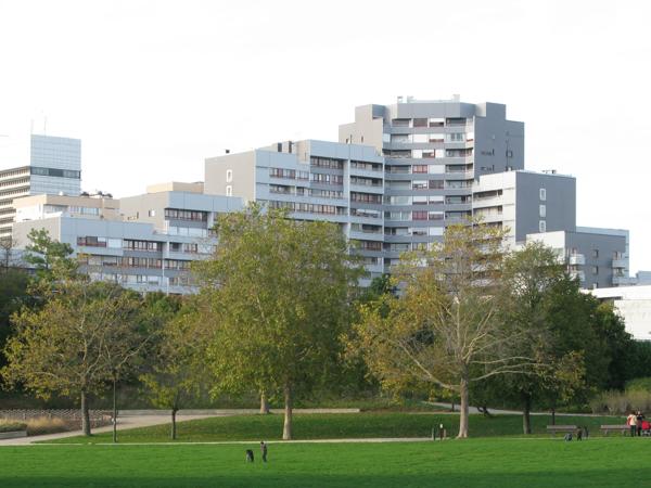 Nanterre (92000) Appartement traversant de 4 pièces sur 85,40 m² Carrez avec balcon et box fermé en sous-sol pour 365 000 € HAI