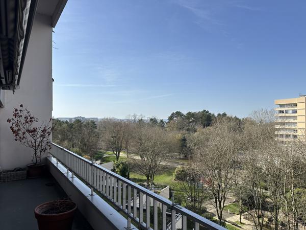 Nanterre (92000) Appartement traversant de 4 pièces sur 85,40 m² Carrez avec balcon et box fermé en sous-sol pour 365 000 € HAI