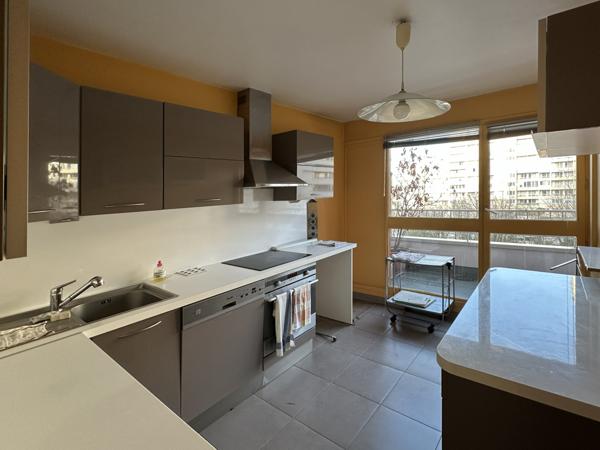 Nanterre (92000) Appartement traversant de 4 pièces sur 85,40 m² Carrez avec balcon et box fermé en sous-sol pour 365 000 € HAI