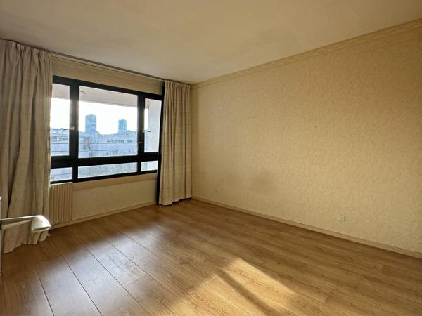 Nanterre (92000) Appartement traversant de 4 pièces sur 85,40 m² Carrez avec balcon et box fermé en sous-sol pour 365 000 € HAI