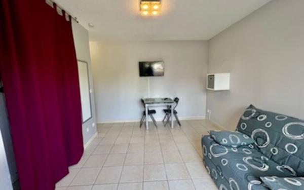 Appartement à louer    1 pièce • 22,82 m2 Marignane
