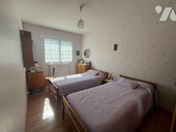 Une maison de plain-pied située sur la commune de BERNAY d'environ 102 m² couverte en ardoises ...