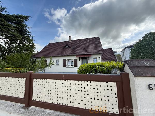 Vente
                Maison122,63 m² - 6 Pièces -
                    SAINT AMAND MONTROND (18200)