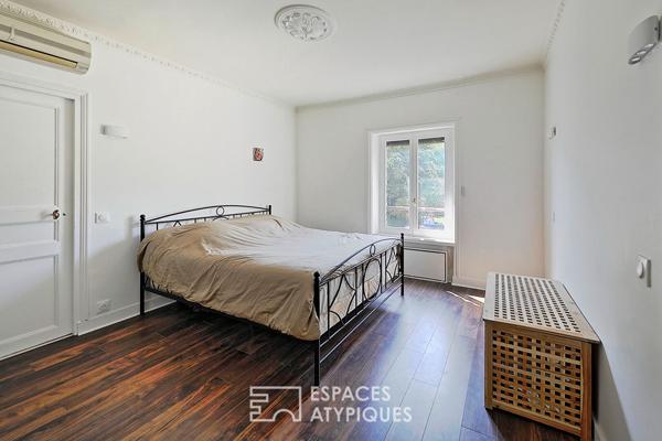 Maison en pierre rénovée avec jardin et cour