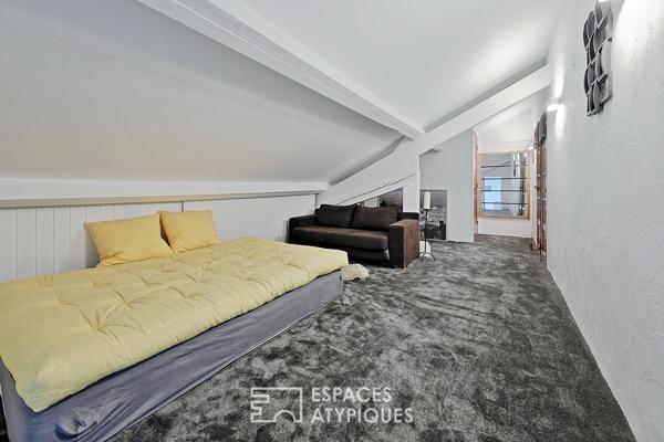 Maison en pierre rénovée avec jardin et cour