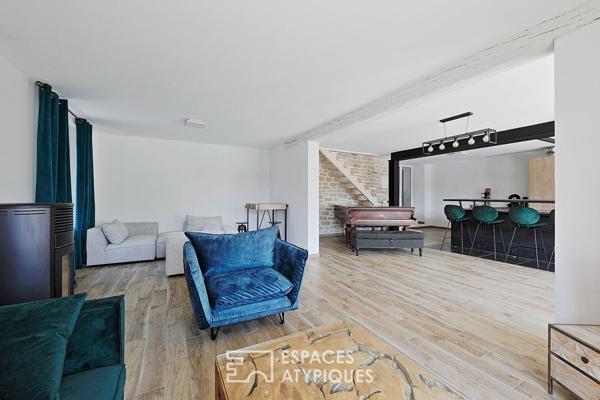 Maison en pierre rénovée avec jardin et cour