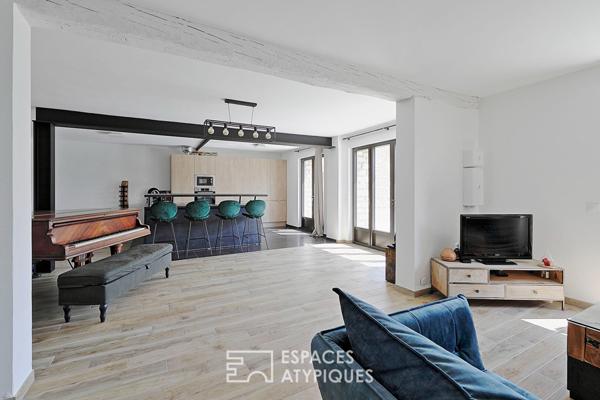 Maison en pierre rénovée avec jardin et cour