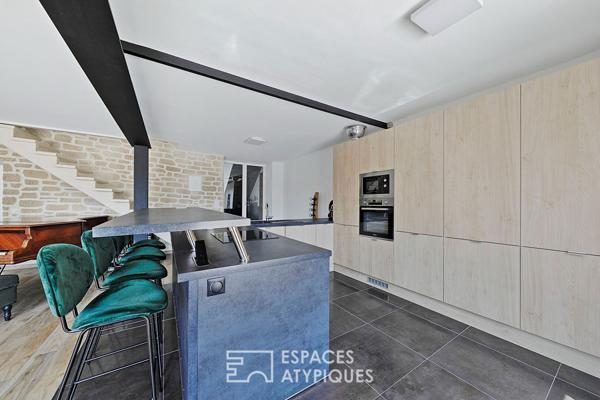 Maison en pierre rénovée avec jardin et cour