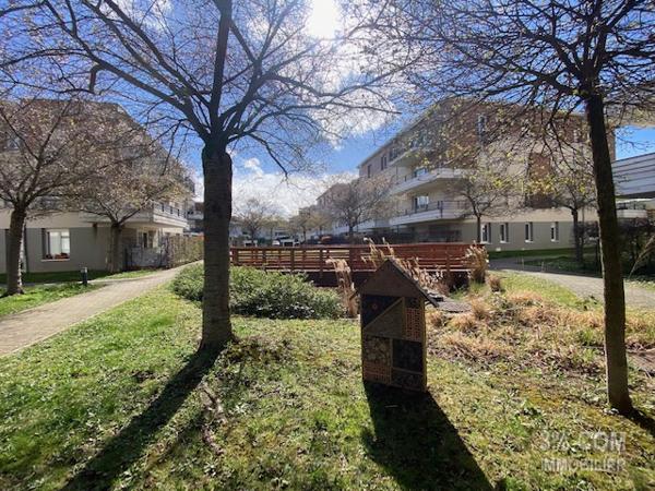 3%.COM Très beau F2 avec terrasse et garage - vendu loué Strasbourg (67000)