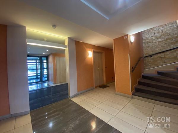 3%.COM Très beau F2 avec terrasse et garage - vendu loué Strasbourg (67000)