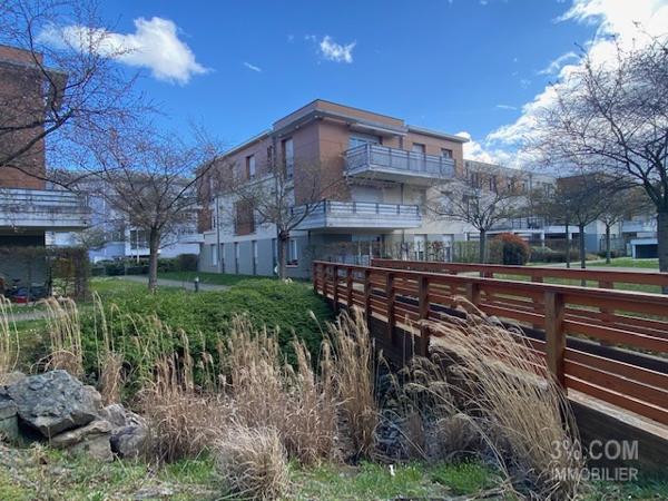 3%.COM Très beau F2 avec terrasse et garage - vendu loué Strasbourg (67000)