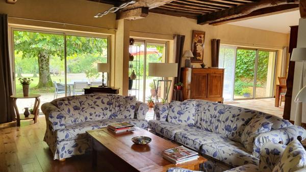 Proche Bergerac Maison de campagne en pierres  10 pièces , 305 m2 piscine grange et parc de 2ha