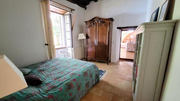 Proche Bergerac Maison de campagne en pierres  10 pièces , 305 m2 piscine grange et parc de 2ha