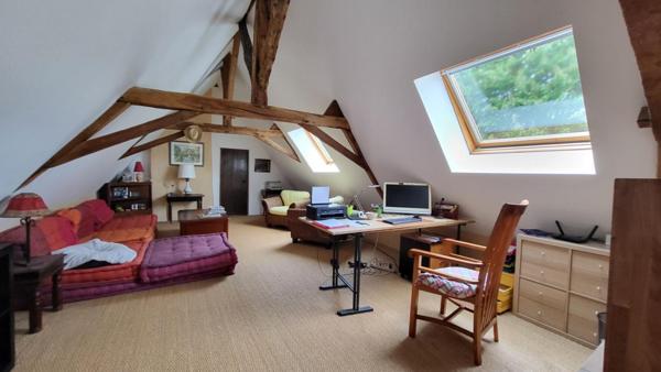 Proche Bergerac Maison de campagne en pierres  10 pièces , 305 m2 piscine grange et parc de 2ha