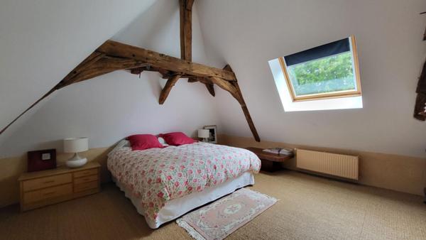 Proche Bergerac Maison de campagne en pierres  10 pièces , 305 m2 piscine grange et parc de 2ha