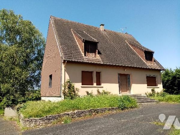 MAISON SUR SOUS-SOL avec quatre chambres.