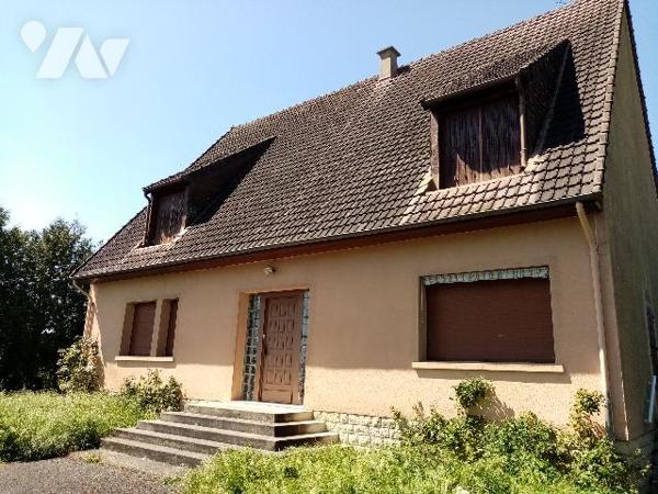 MAISON SUR SOUS-SOL avec quatre chambres.