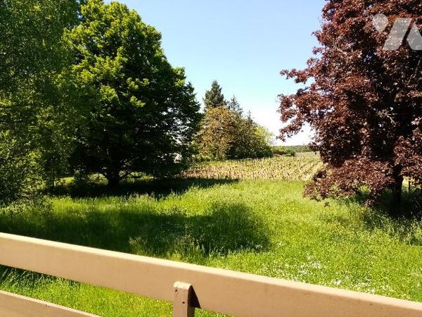 MAISON SUR SOUS-SOL avec quatre chambres.
