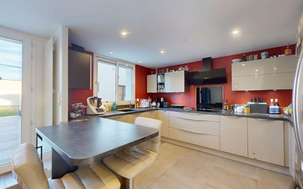 Maison à vendre    6 pièces • 135,50 m2 Saint-Bonnet-de-Mure