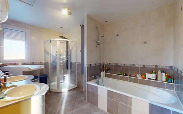 Maison à vendre    6 pièces • 135,50 m2 Saint-Bonnet-de-Mure