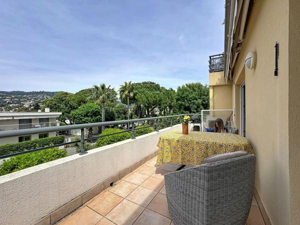 Bel appartement 3 pièces de 63 m² avec garage, parking et place d'amarrage.