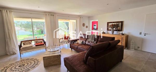 Mérindol Villa de 160 m² sur 3300 m² de terrain , garage, cave, piscine