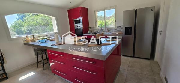 Mérindol Villa de 160 m² sur 3300 m² de terrain , garage, cave, piscine