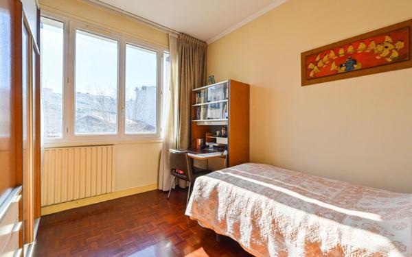 Appartement à vendre    4 pièces • 90,81 m2 Paris 19