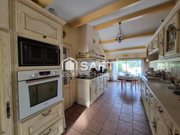 PAVILLON 200M² UTILES AVEC PISCINE ET VERANDA SUR 1021M² DE TERRAIN