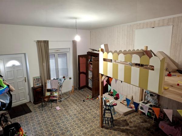 Maison de caractère sans travaux, 4 chambres, dépendances.