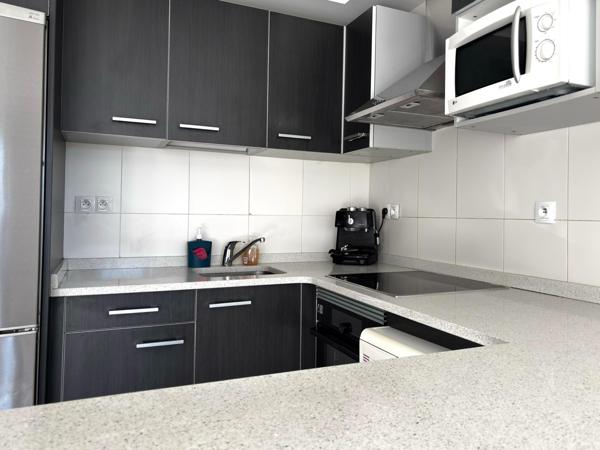 T2 rénové, lumineux avec très grande terrasse, jardin et garage fermé