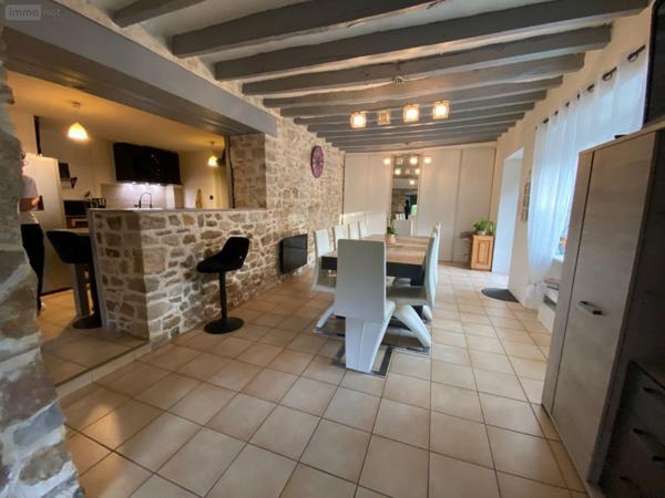 Maison rurale à vendre à Andouillé en Mayenne (53240), ref : 53047/136