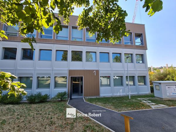 Bureaux à louer à Dardilly dans Miniparc 2 avec parkings extérieurs