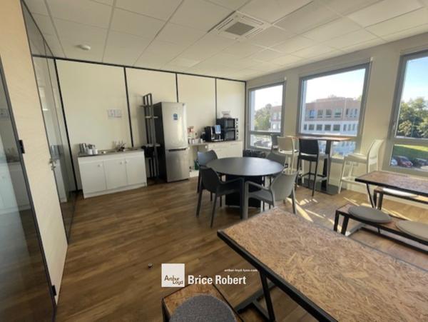 Bureaux à louer à Dardilly dans Miniparc 2 avec parkings extérieurs
