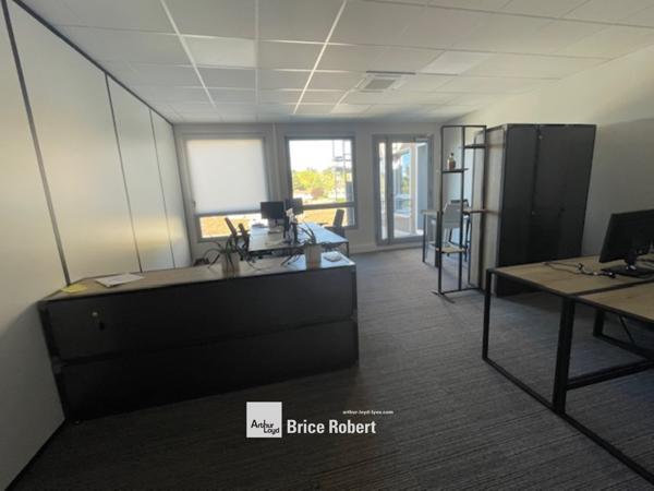 Bureaux à louer à Dardilly dans Miniparc 2 avec parkings extérieurs