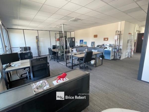 Bureaux à louer à Dardilly dans Miniparc 2 avec parkings extérieurs