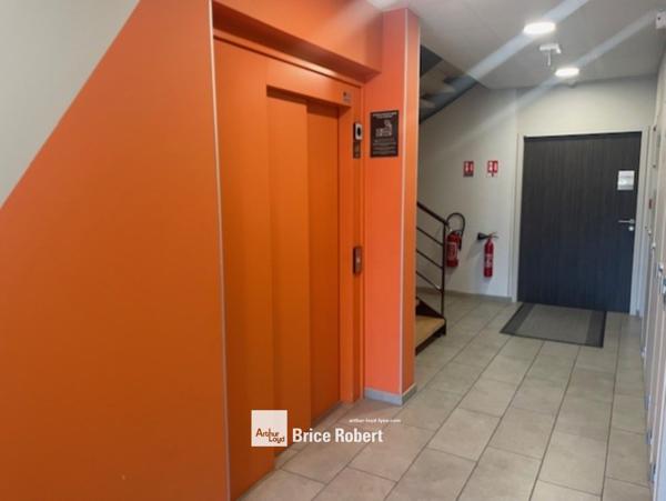 Bureaux à louer à Dardilly dans Miniparc 2 avec parkings extérieurs