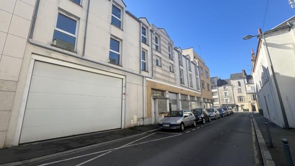 Offre de bureau rare en centre ville - A louer 160 m2 + 206 m2 en sous-sol avec parkings (quartier Faubourg Bannier - Gare - Médiathèque)