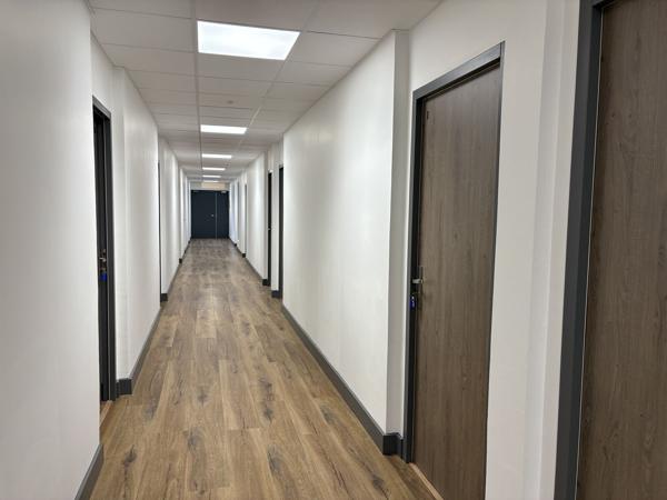 Plateau de bureaux au pied de la gare d'Orléans - A LOUER 261 m2 (lumineux et accessible aux personnes à mobilité réduite) !