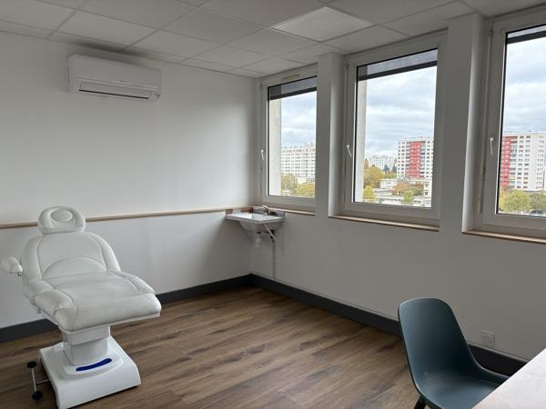 Plateau de bureaux au pied de la gare d'Orléans - A LOUER 261 m2 (lumineux et accessible aux personnes à mobilité réduite) !