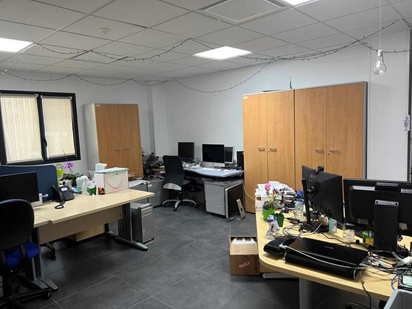 A LOUER - LIMOGES proche A20 - Bureaux avec open space 330 m²