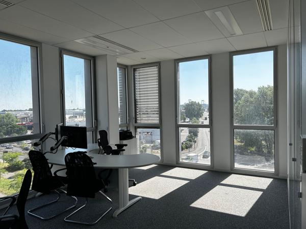 Bureaux à louer 515 m² avec terrasse privative quartier Berges du Lac