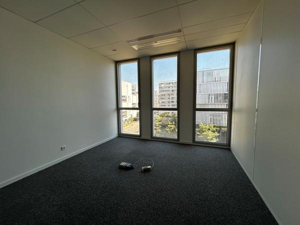 Bureaux à louer 515 m² avec terrasse privative quartier Berges du Lac